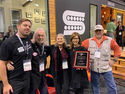 Lisa Loeb receives craftsmanship award